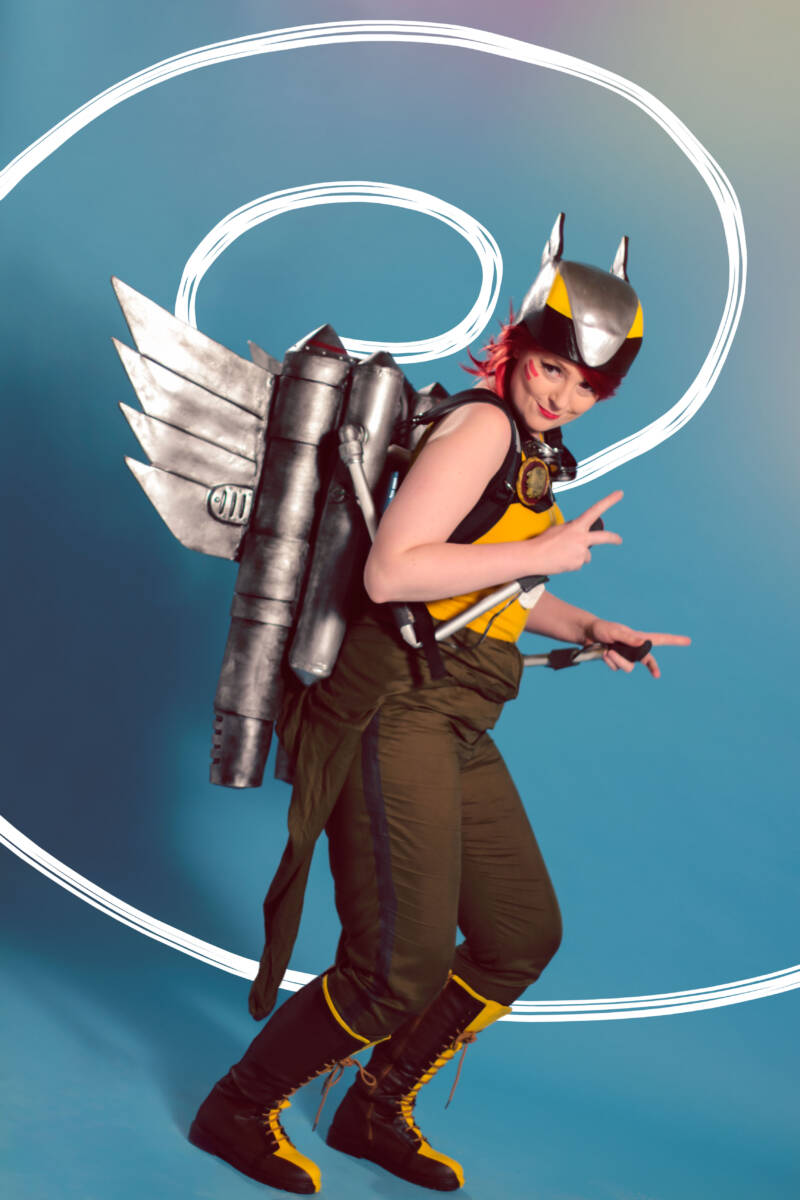 DC Bombshell Cosplay Hawkgirl 016