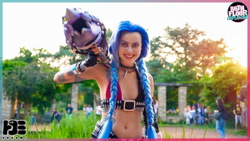 Jinx - League of Legends Cosplayer - Dokomi 2022 - 86th Floor Cosplay and Cons