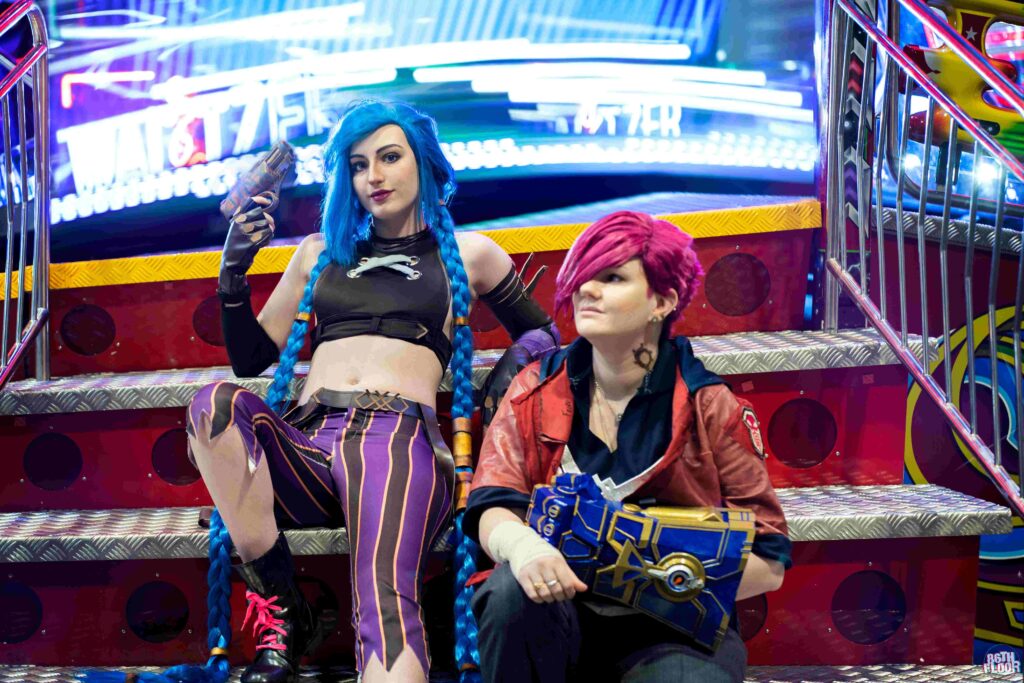 Jinx and Vi cosplayers from Megacon Live